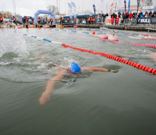 Ekstremalne pływanie w marinie