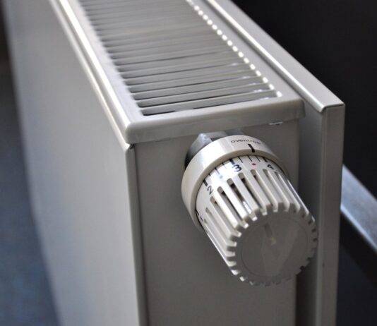 Przedłużono wsparcie na opłaty za ciepło